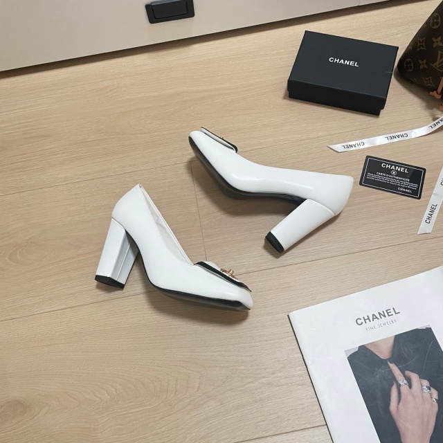 Metal Logo Leather Fashion Women Pumps Shoes