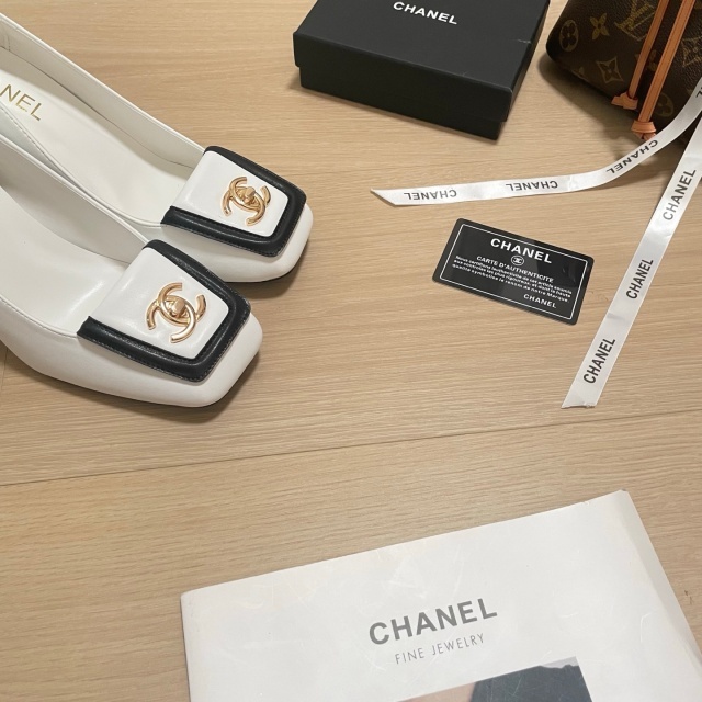 Metal Logo Leather Fashion Women Pumps Shoes