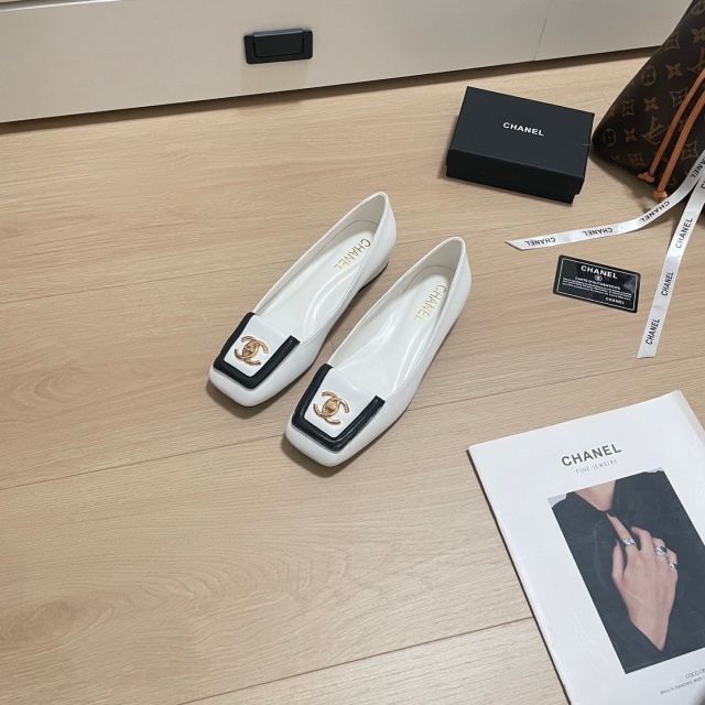 Metal Logo Leather Fashion Women Pumps Shoes