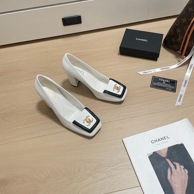 Metal Logo Leather Fashion Women Pumps Shoes