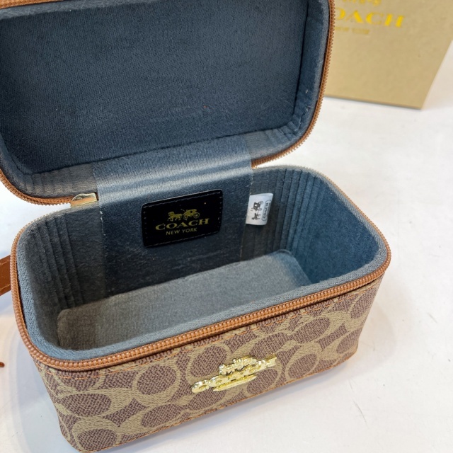 Fashion Metal Logo Women Makeup Bags