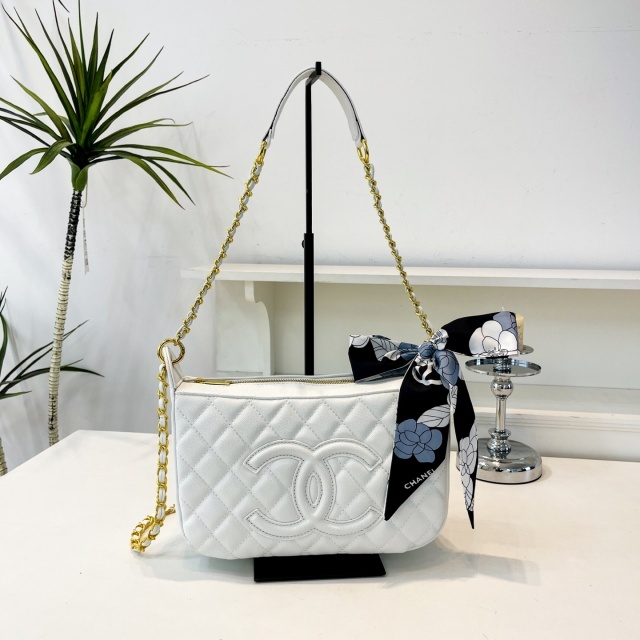 Leather Chained Crossbody Handbags
