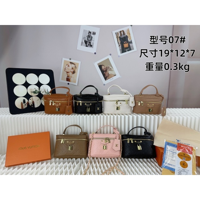 Chained Leather Fashion Makeup Bags