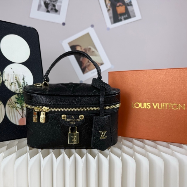 Chained Leather Fashion Makeup Bags