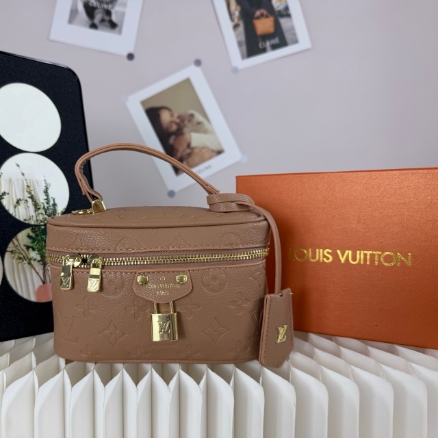 Chained Leather Fashion Makeup Bags