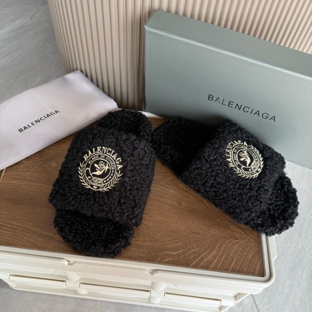 Winter Fashion Furry Couple Slides