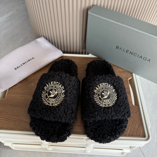 Winter Fashion Furry Couple Slides