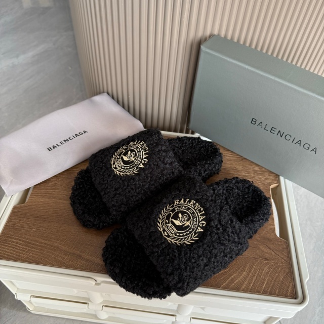 Winter Fashion Furry Couple Slides