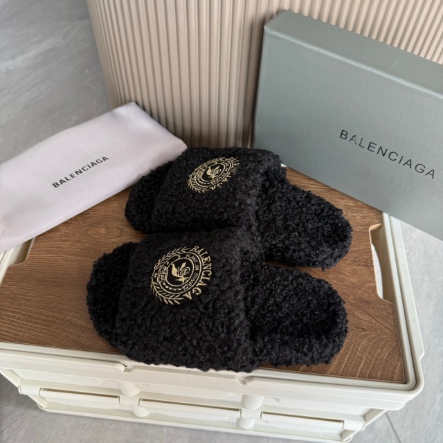 Winter Fashion Furry Couple Slides