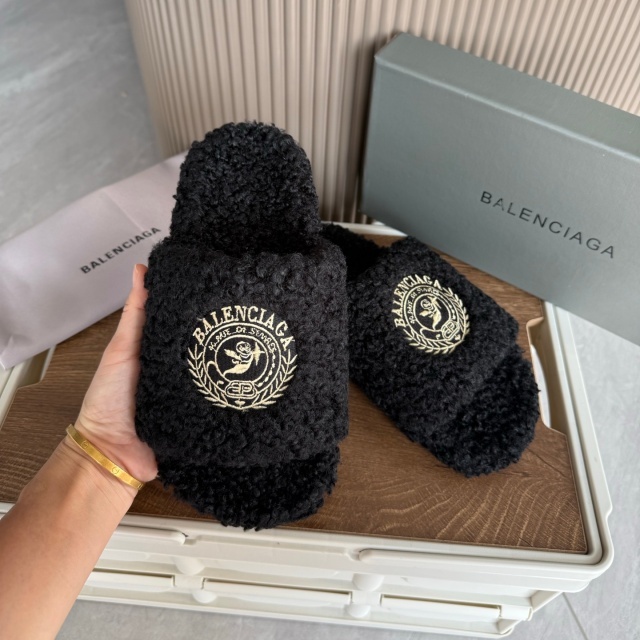 Winter Fashion Furry Couple Slides