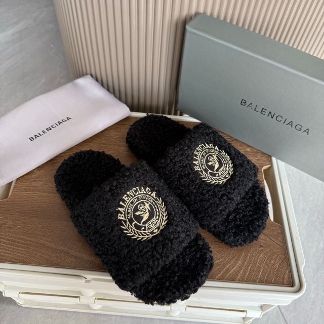 Winter Fashion Furry Couple Slides
