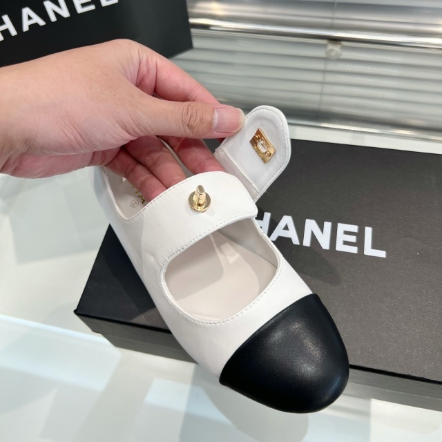 Metal Logo Leather Fashion Hollow Out Pumps Shoes