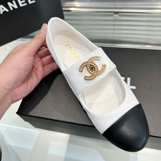 Metal Logo Leather Fashion Hollow Out Pumps Shoes