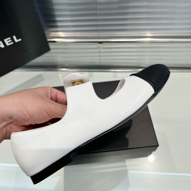 Metal Logo Leather Fashion Hollow Out Pumps Shoes