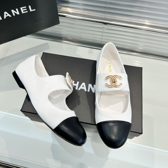 Metal Logo Leather Fashion Hollow Out Pumps Shoes