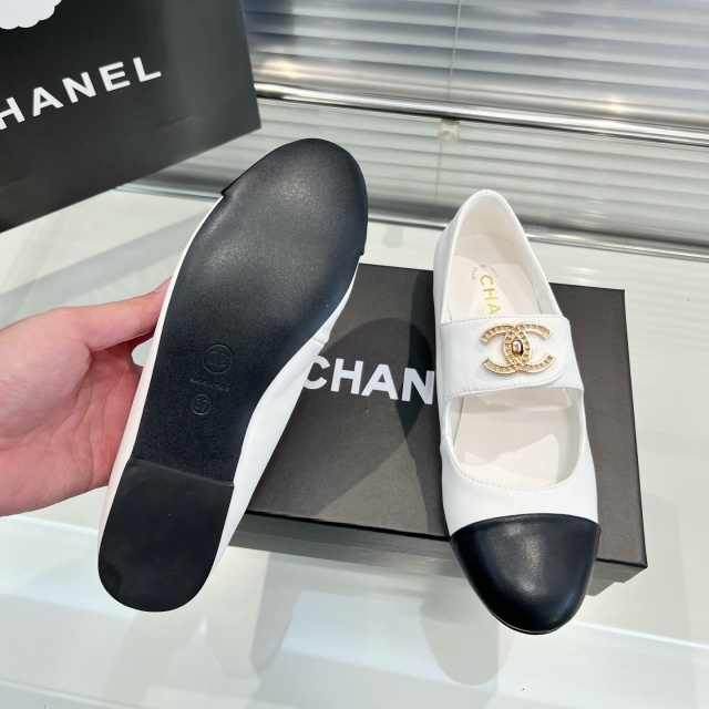Metal Logo Leather Fashion Hollow Out Pumps Shoes