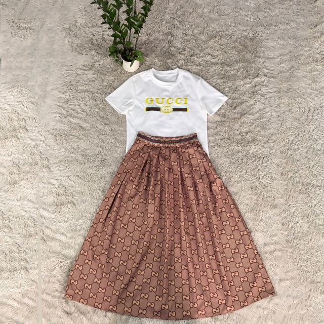 Fashion Embroidery Top High Waist Pleated Skirt Set