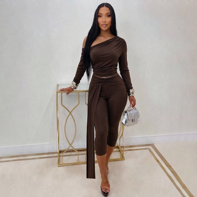 Draped Back Neckline Top Ribbon Detailing Capris Set