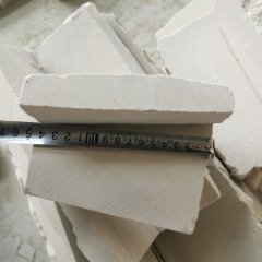 Zufällige Verkleidungsecke aus weißem Sandstein