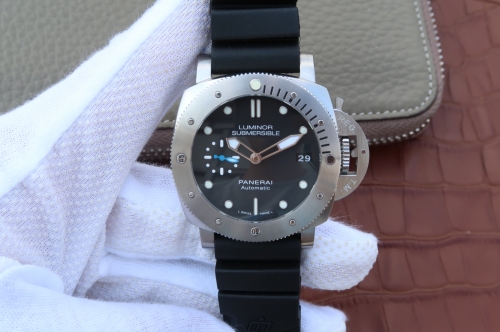 Mens Panerai Luminor Submersible PAM682 682 ZF 1:1 P9010