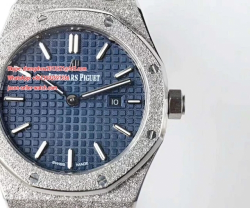 Audemars Piguet Royal Oak Frosted Gold Quartz 33MM 67653 Noob Factory OM 1:1 Best Edition, Stainless Steel, Blue Dial, Stainless Steel Bracelet, SWISS