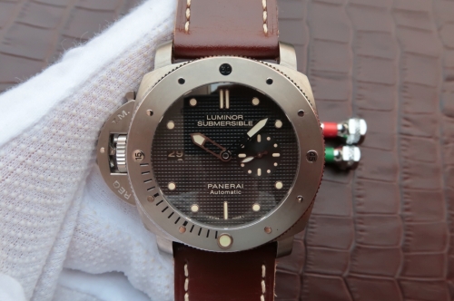 Panerai Luminor Submersible 1950 PAM 569 Noob Factory  Titanium Black Dial Swiss P9000