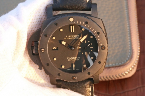 Panerai Luminor Submersible 1950 PAM 607 XF Factory  Ceramic Black Dial Swiss P9000