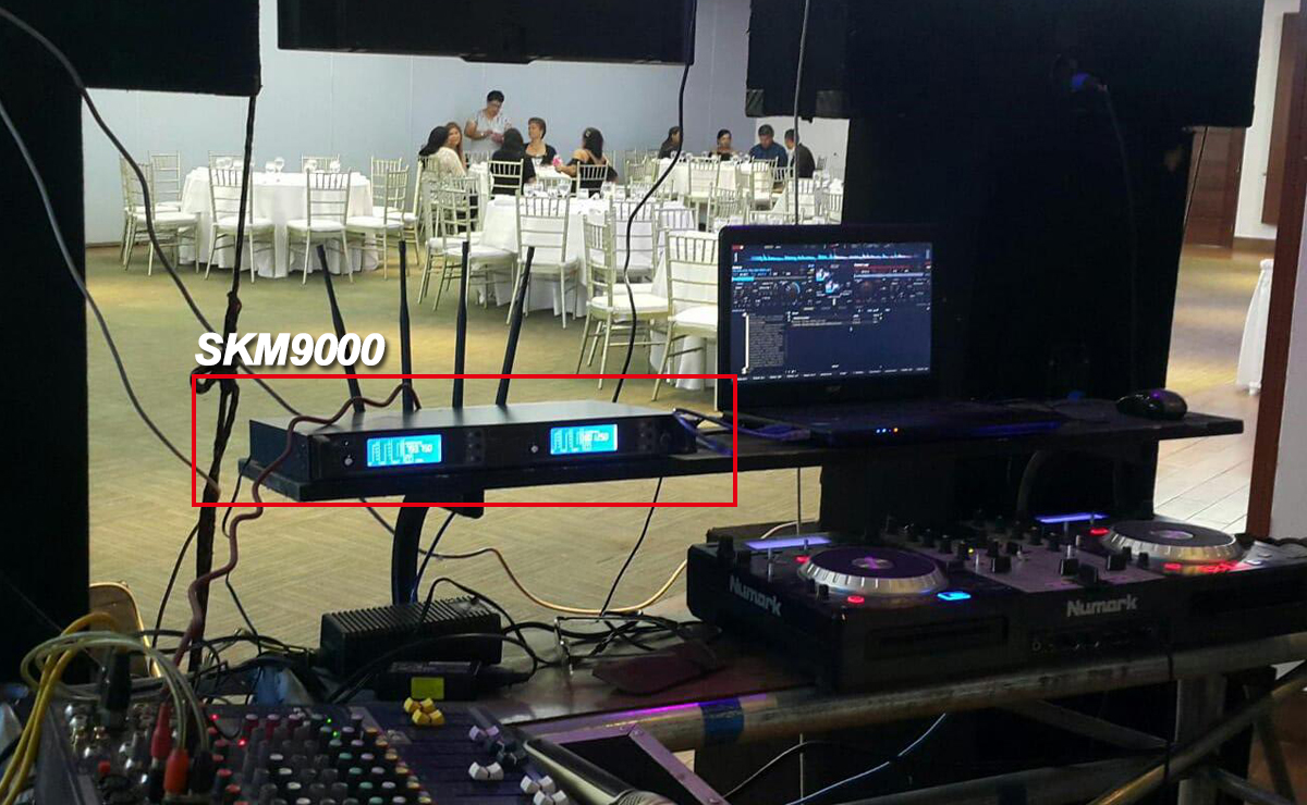 FP20000Q Power Amplifier and SKM9000 Wireless Microphone in Panama!