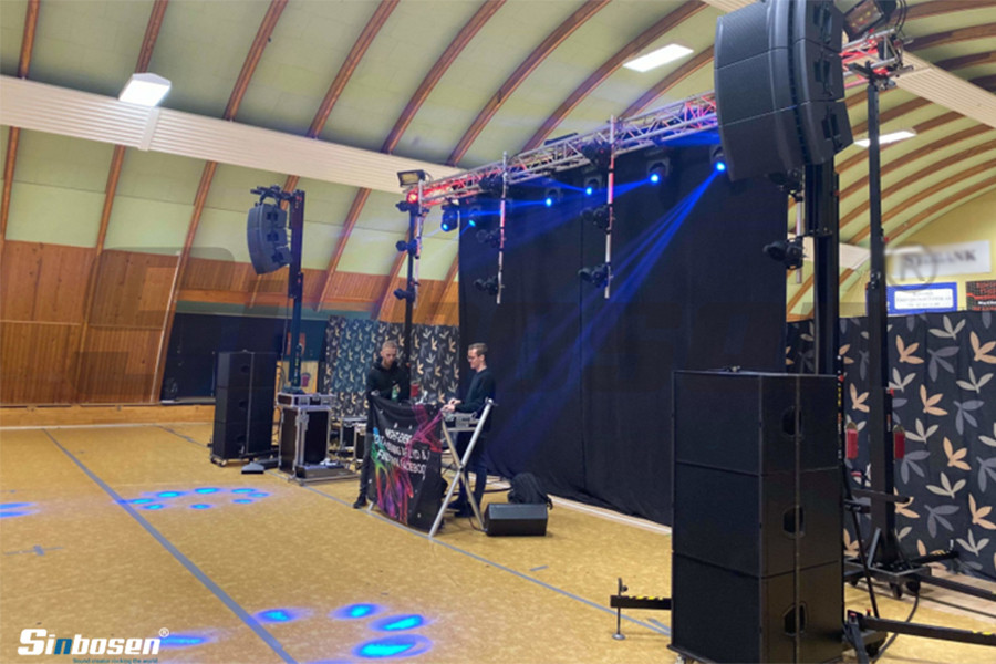 Danish customers use Sinbosen's amplifiers and speakers at the event