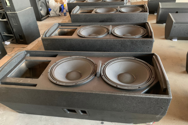 Erkunden Sie die Fabrik der Sinbosen Dual 8-Zoll Line Array Lautsprecher