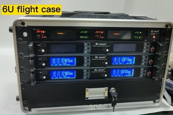 Sinbosens versandfertiges Flightcase kombiniert mit 1U Audio Equipment