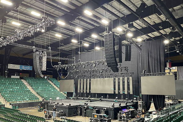 ¿Sistema line array para eventos grandes de 6000-7000 personas?