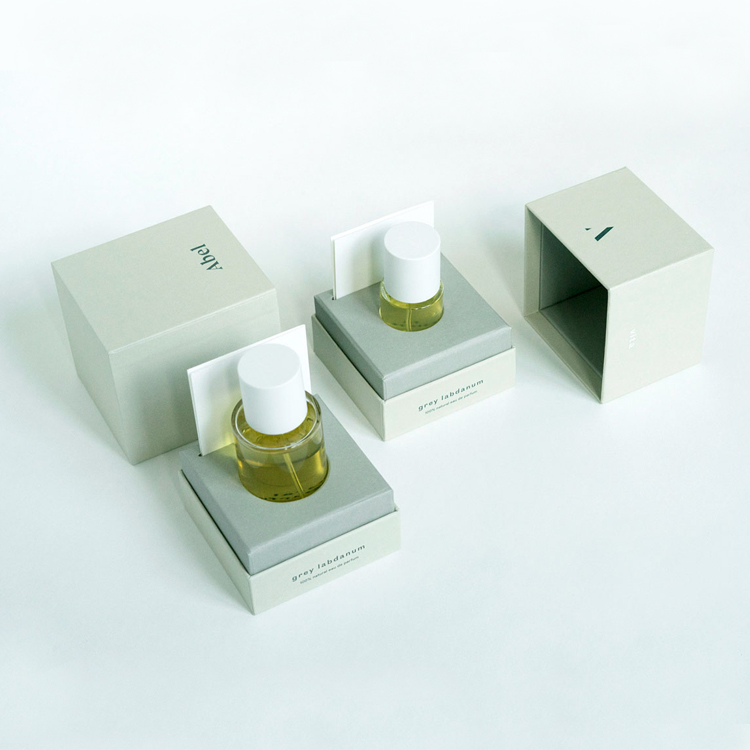 Impresión personalizada de un nuevo paquete de perfume de lujo.