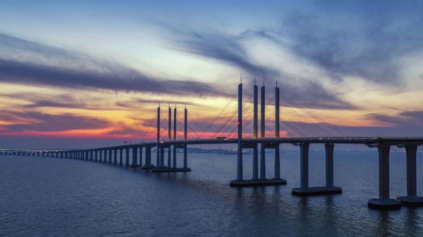 青岛胶州湾大桥太阳能航标灯项目