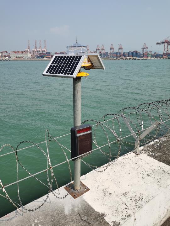 深圳赤湾码头太阳能航标灯项目