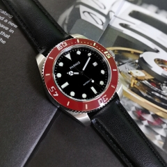 Red Bezel，Leather Strap