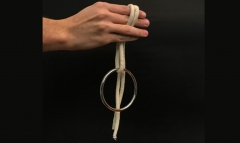 Ring on Rope by Bazar de Magia