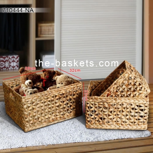 Water hyacinth storage basket with metal tube rim