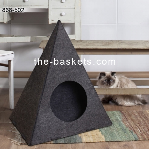 Felt pet house