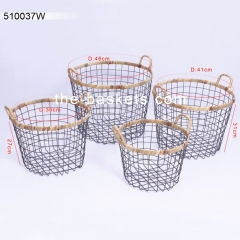 Wire basket with water hyacinth rim