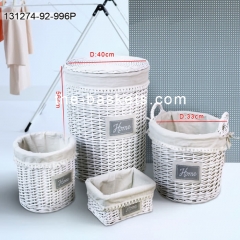 Willow hamper with liner