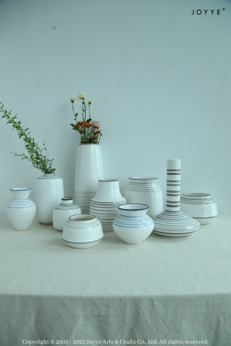 White Modern Elegant Stripes Vase Collection