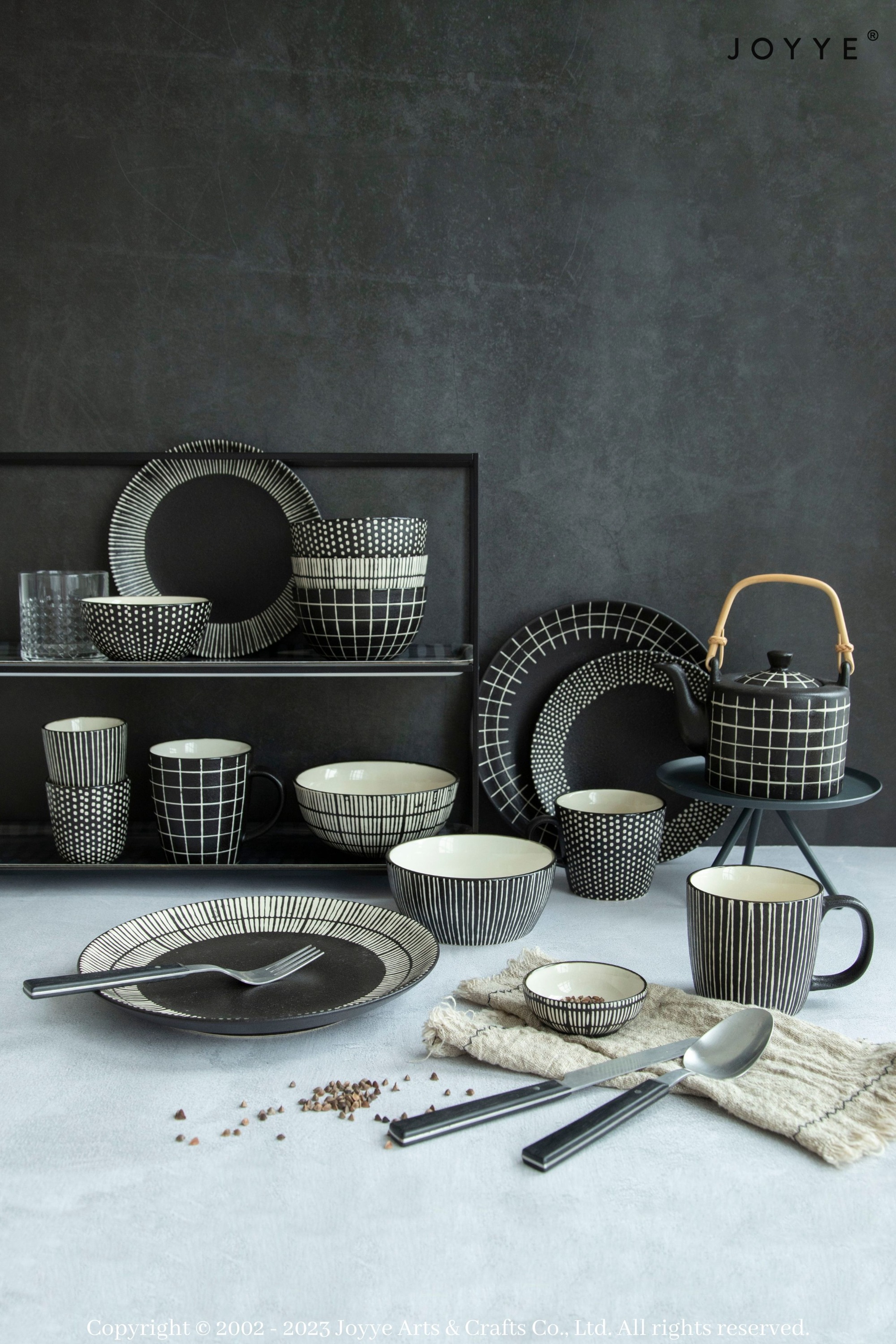 The Classic Black and White Stripes Tableware by Joyye