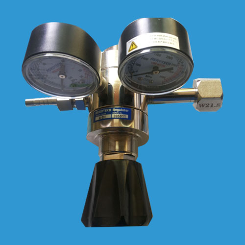 Two-stage pressure reducer