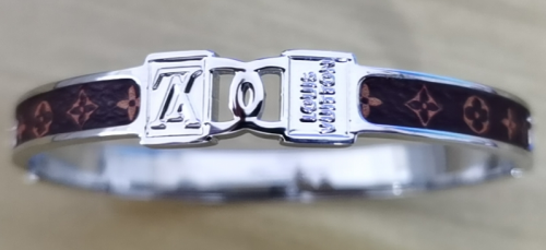 YA200703-LVSL014S 316 stainless steel LV bracelet