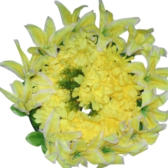 ROUND  WREATH / Lillys & gerberas