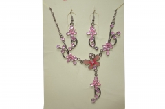 Fashion pendant with matching earings