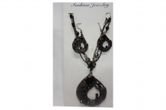 Fashion pendant with matching earings