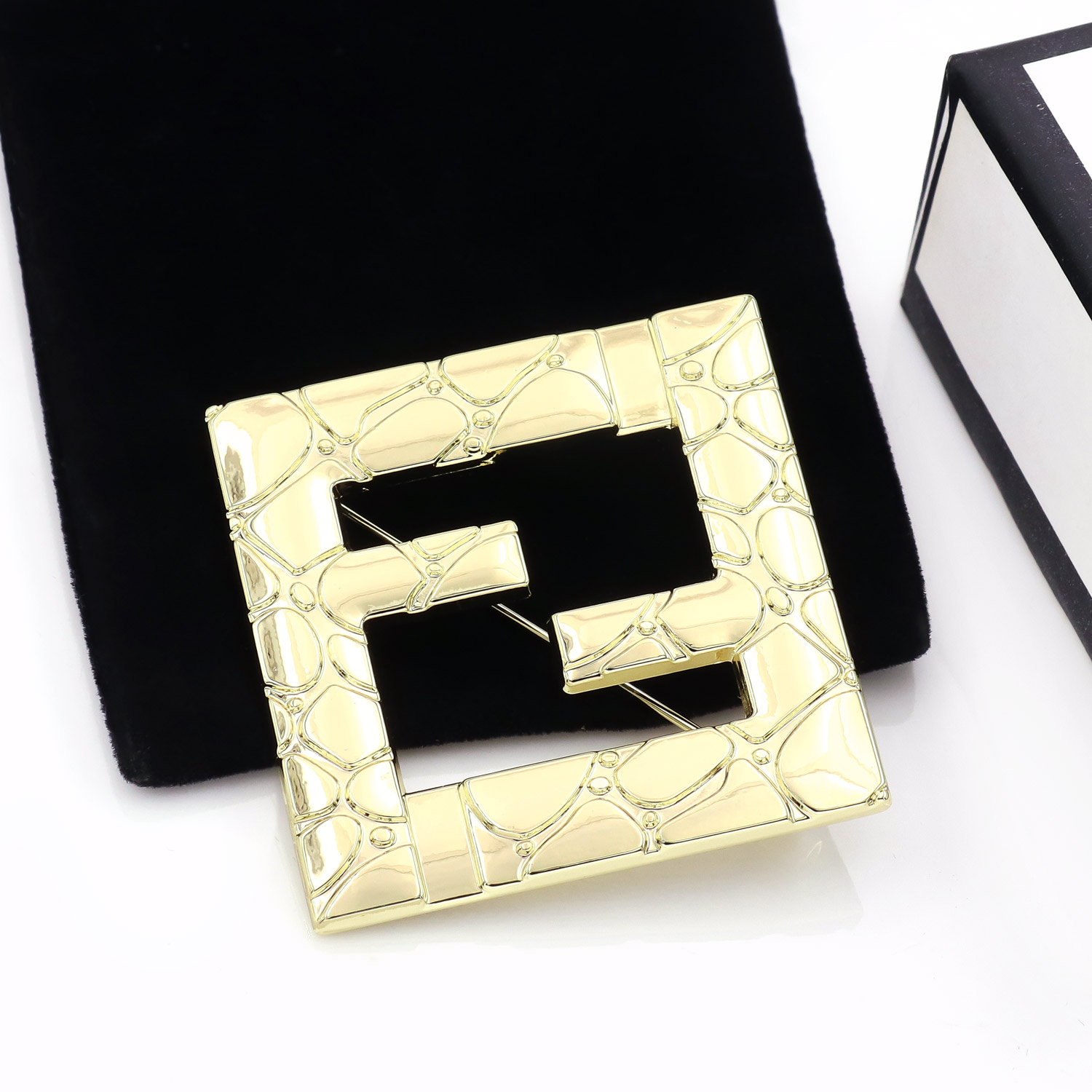 14K Color Brass Brooch (Laton Broche) - JP31O