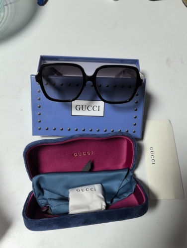 G&ucci sunglass